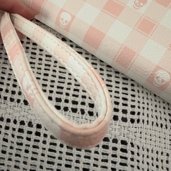 Betsey Johnson Pink and Off White Skull Wristlet/Wallet - NWT - Picture 6 of 11